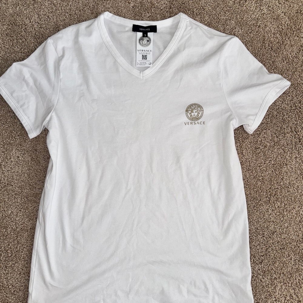 Versace T shirt short sleeve size small (3)